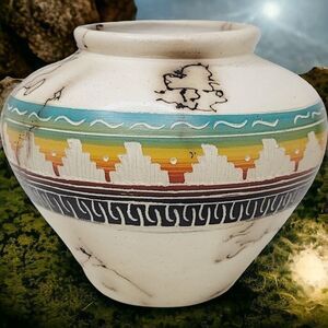 Native American Navajo Pottery 4" Etched Horse Hair Rainbow Vase Signed